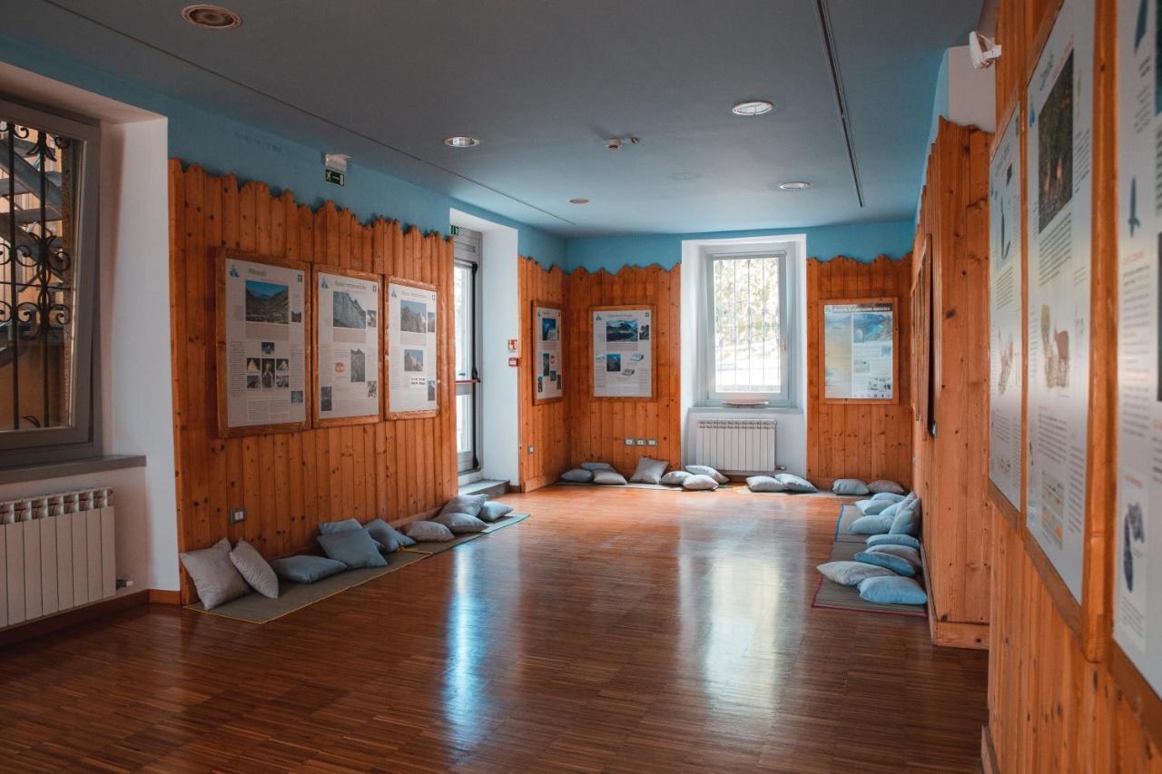 Ostello Casa del Parco dell'Adamello Cevo Esterno foto